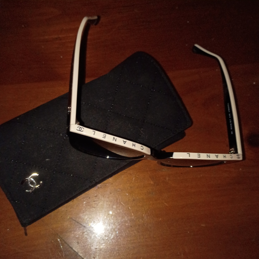 CHANEL Elegant Black Sunglasses with White Trim - Picture 2 of 3